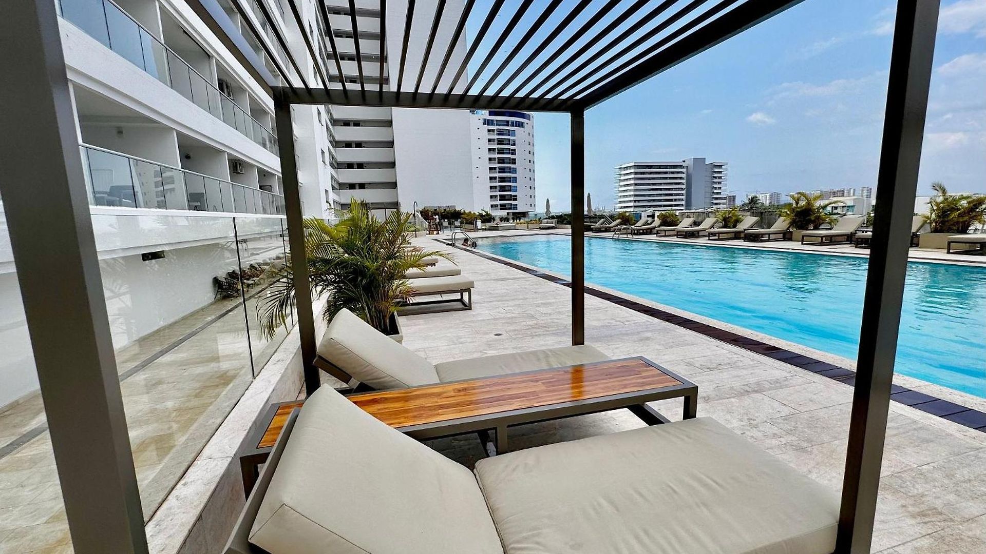 Loft Vistas Mar. Crespo Piscina *