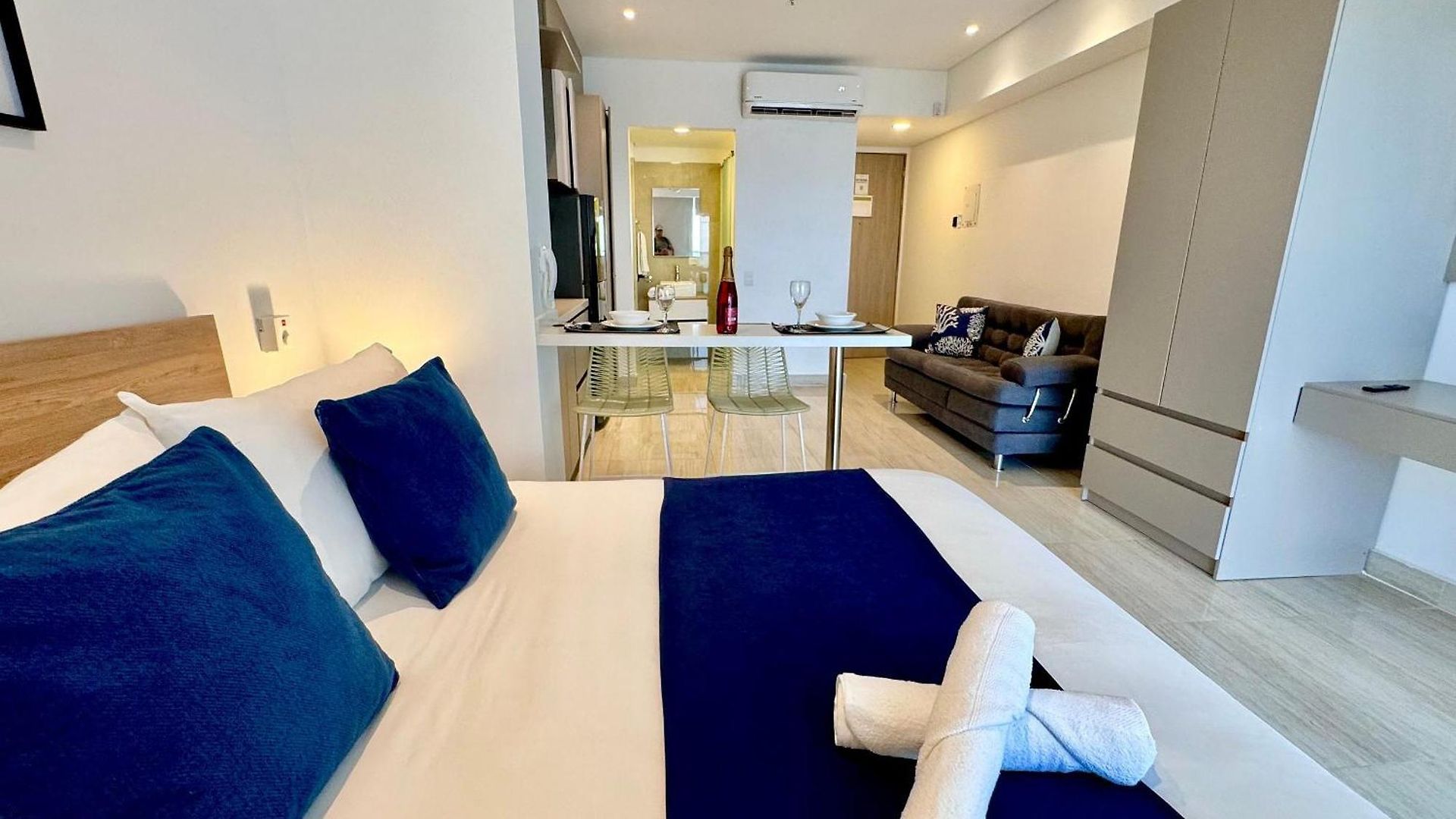 Loft Vistas Mar. Crespo Piscina Apartamento *